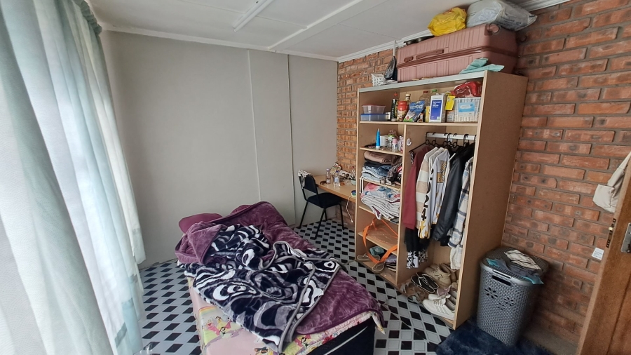 11 Bedroom Property for Sale in Brandwag Free State